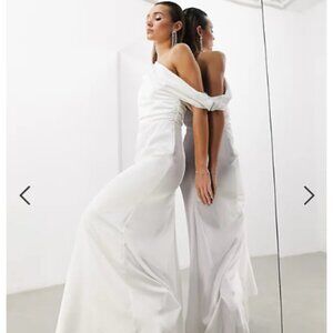 ASOS DESIGN Ivory wedding dress, size 6. NWT